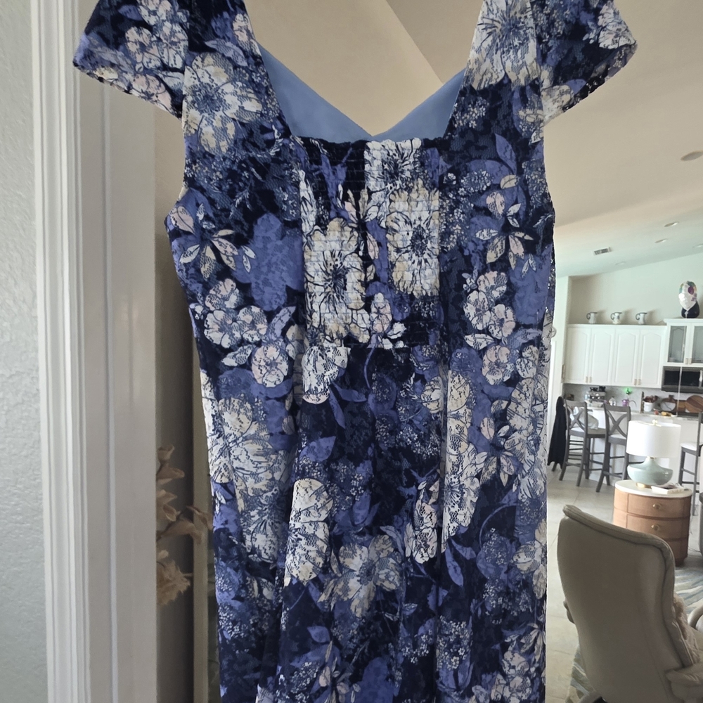 SLNY Light Blue Dress with Navy and Cream Lace Accents - Picture 2 of 4